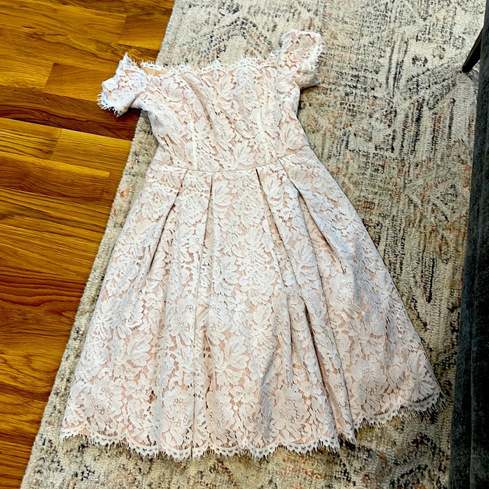 Lace dress with pockets. Woman’s size 6